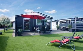 Ferienhaus Ufergeheimnis am Gülser Moselbogen I 2 SZ I 5 Gäste I Badebucht I Grill I Garten